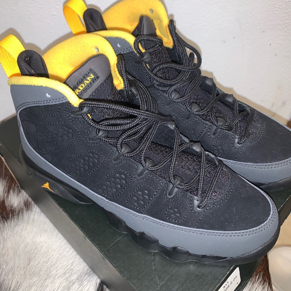 Jordan 9s Brand new color yellow black & grey size 6 gradeschool 💛🖤